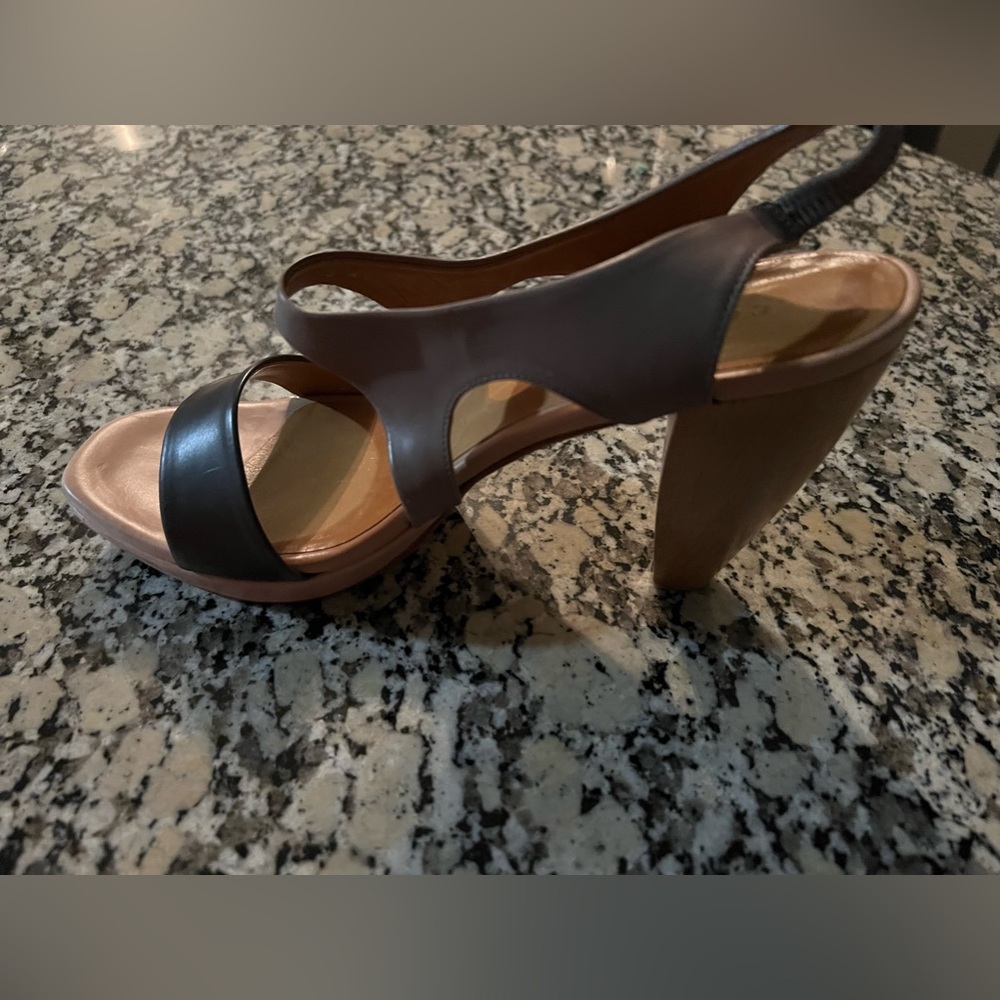 Two colors sandals Italian style almost new